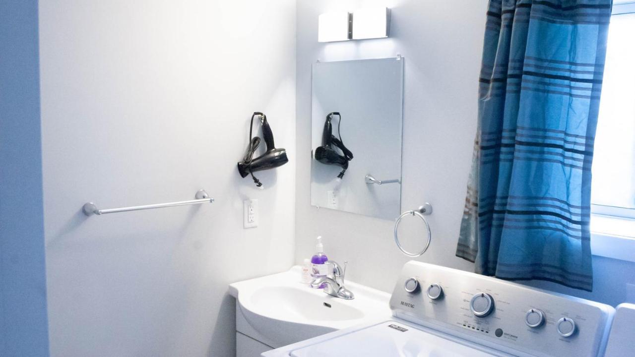 Apartamento Lovely 1-Br W Sofa Bed In The Heart Of Ndg Montreal Exterior foto