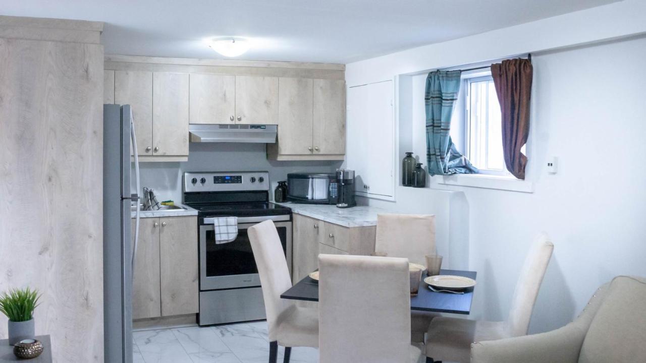 Apartamento Lovely 1-Br W Sofa Bed In The Heart Of Ndg Montreal Exterior foto
