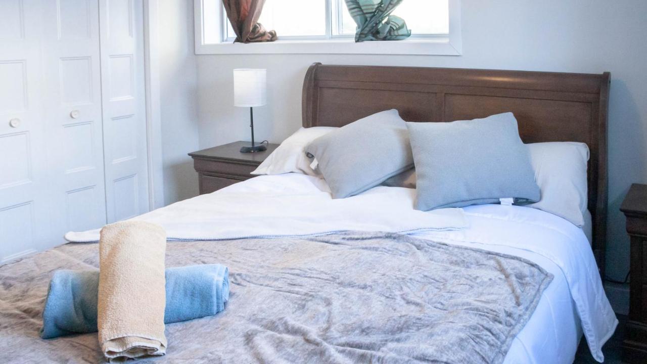 Apartamento Lovely 1-Br W Sofa Bed In The Heart Of Ndg Montreal Exterior foto